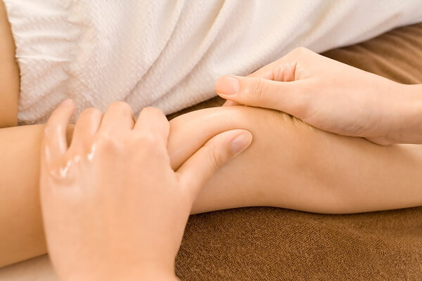 Cách giảm đau nhức cánh tay nhờ massage trị liệu
