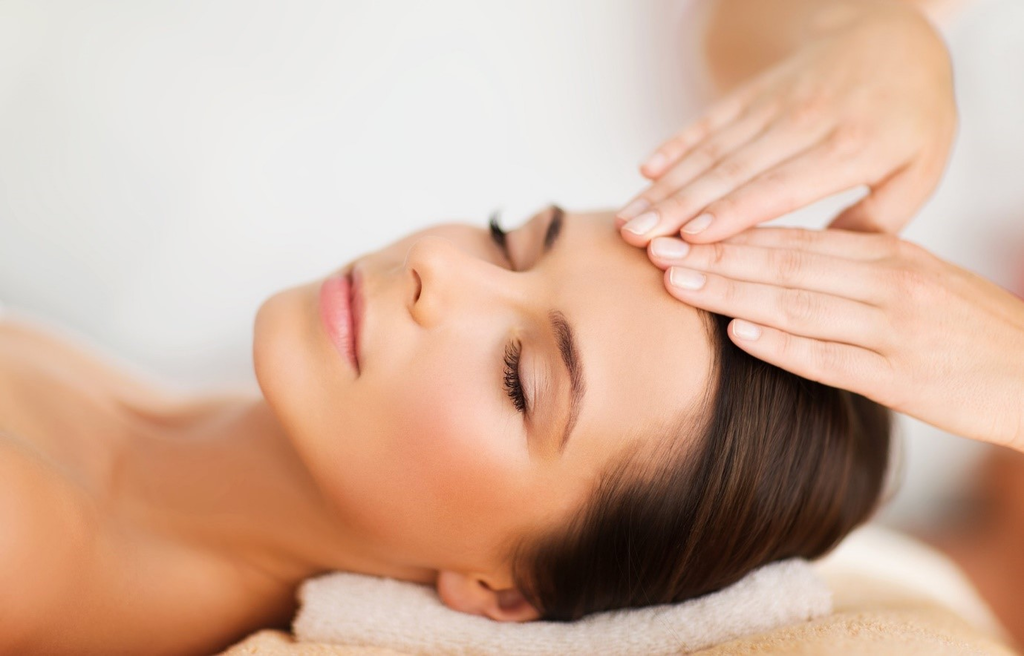 Cách tự massage mặt buổi sáng giúp phòng tránh lão hóa