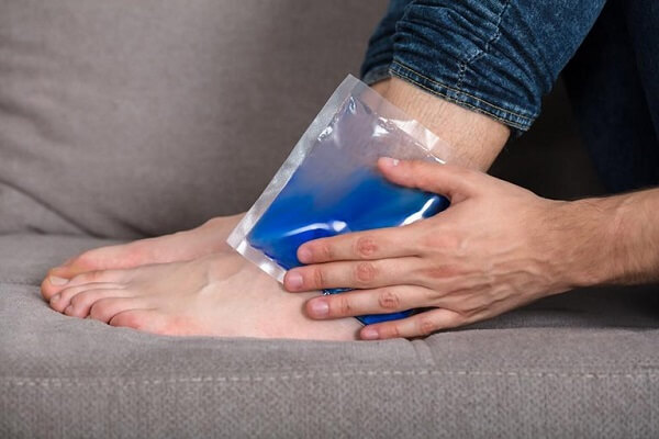 dieu-tri-dau-got-chan