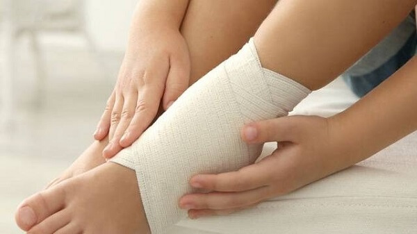 dieu-tri-dau-got-chan-2